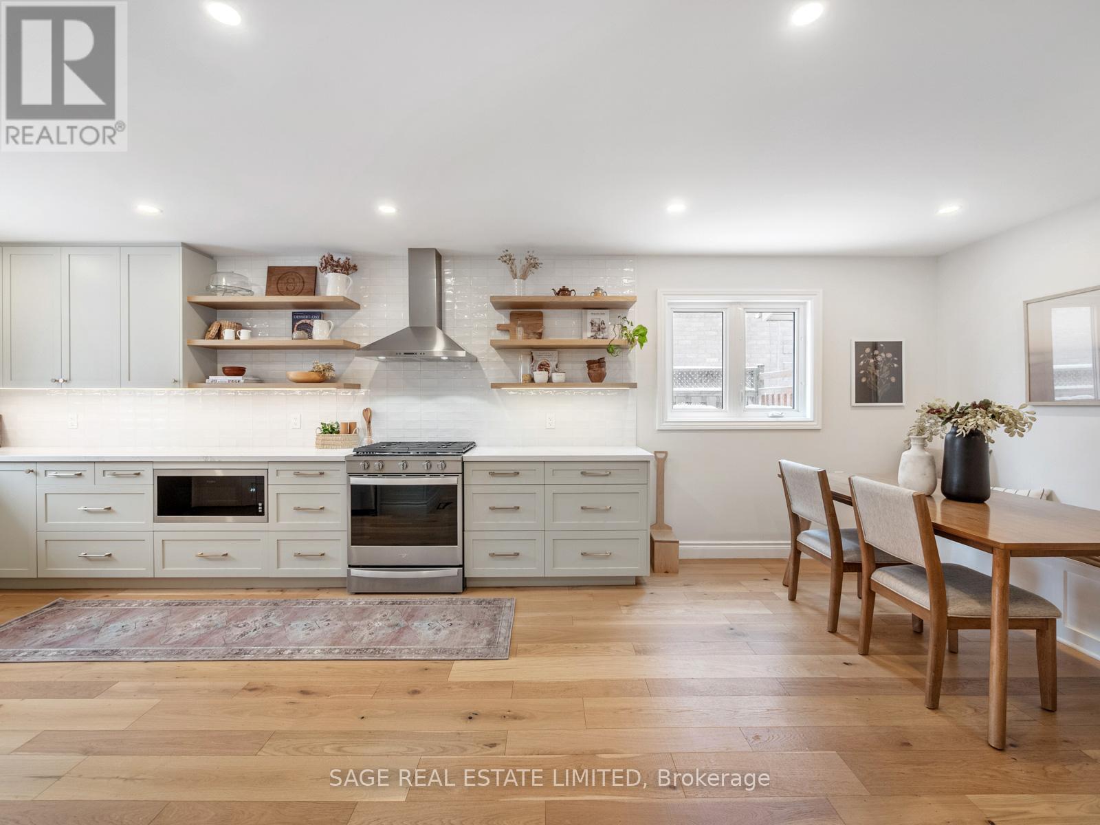 681 Leslie Valley Drive, Newmarket (Huron Heights-Leslie Valley), Ontario  L3Y 7J6 - Photo 6 - N12892382