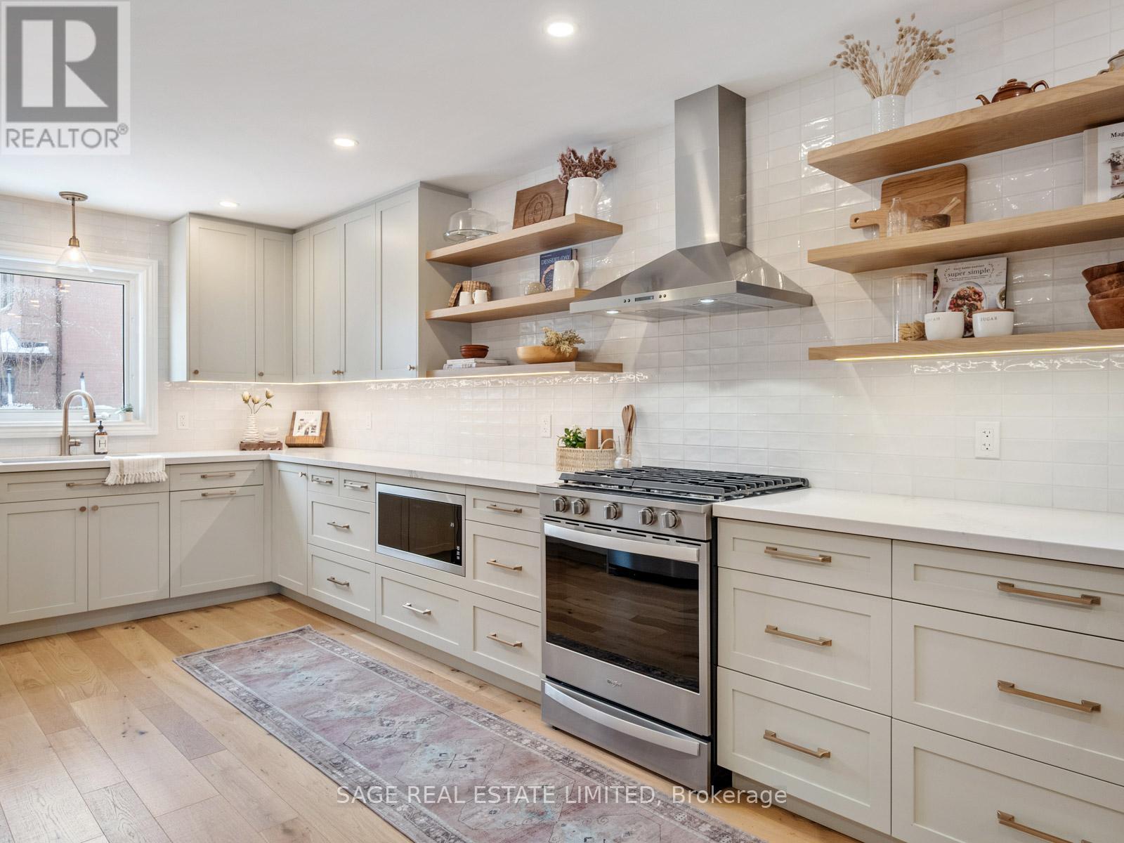 681 Leslie Valley Drive, Newmarket (Huron Heights-Leslie Valley), Ontario  L3Y 7J6 - Photo 7 - N12892382