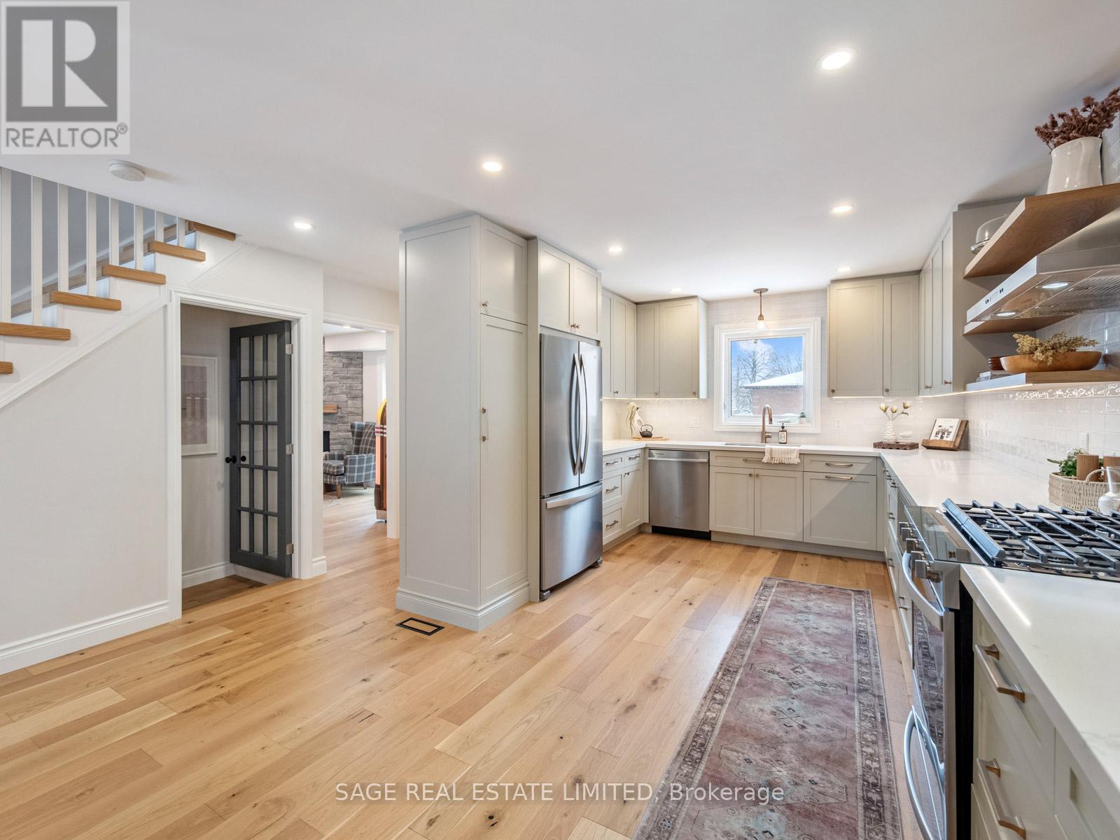 681 Leslie Valley Drive, Newmarket (Huron Heights-Leslie Valley), Ontario  L3Y 7J6 - Photo 8 - N12892382