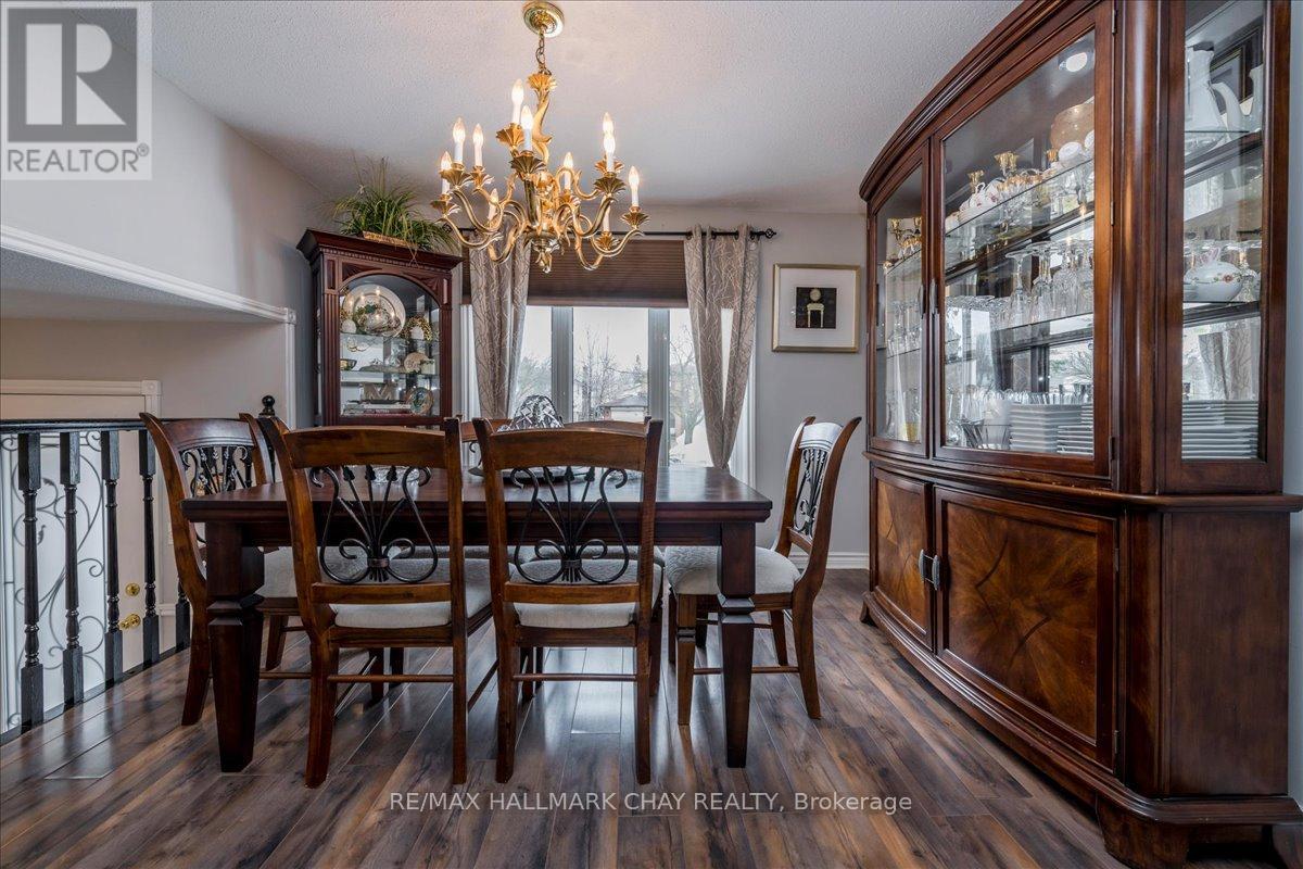 36 Ridgeway Avenue, Barrie (Allandale Heights), Ontario  L4N 5L2 - Photo 12 - S12892386