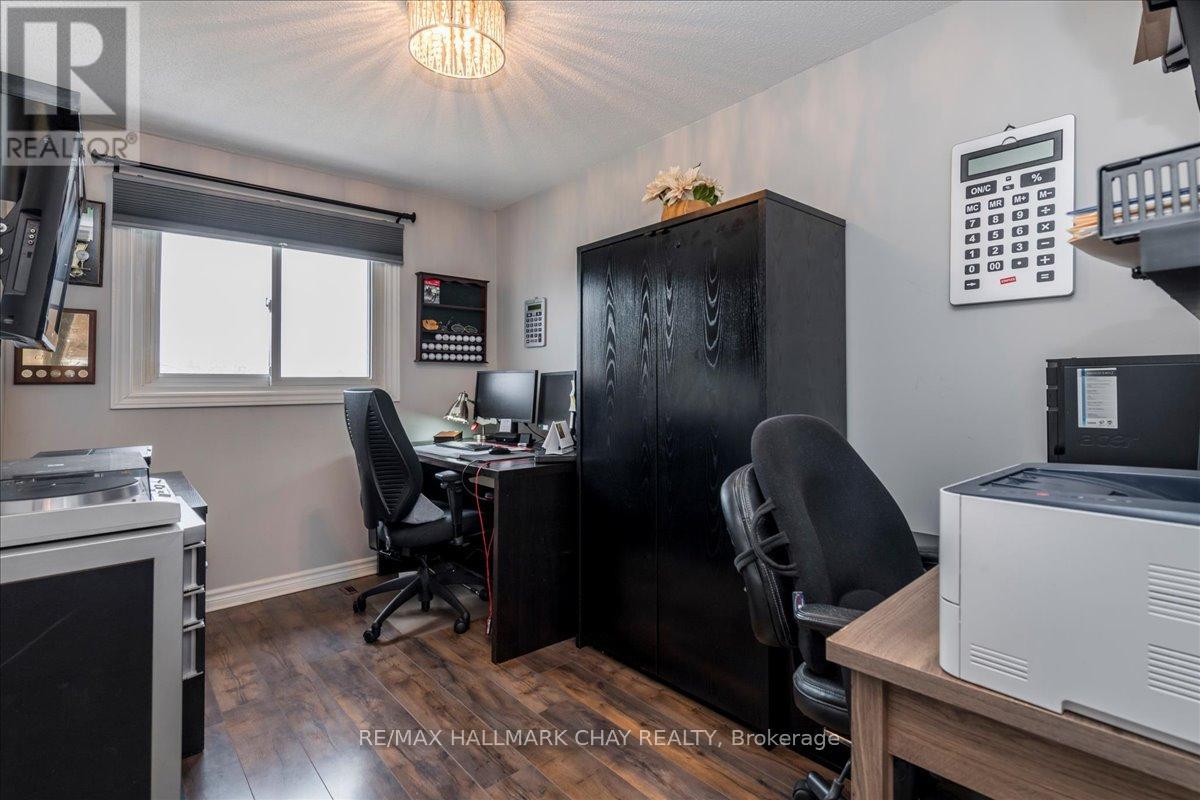 36 Ridgeway Avenue, Barrie (Allandale Heights), Ontario  L4N 5L2 - Photo 17 - S12892386