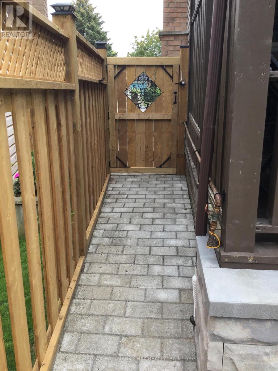 36 Ridgeway Avenue, Barrie (Allandale Heights), Ontario  L4N 5L2 - Photo 19 - S12892386