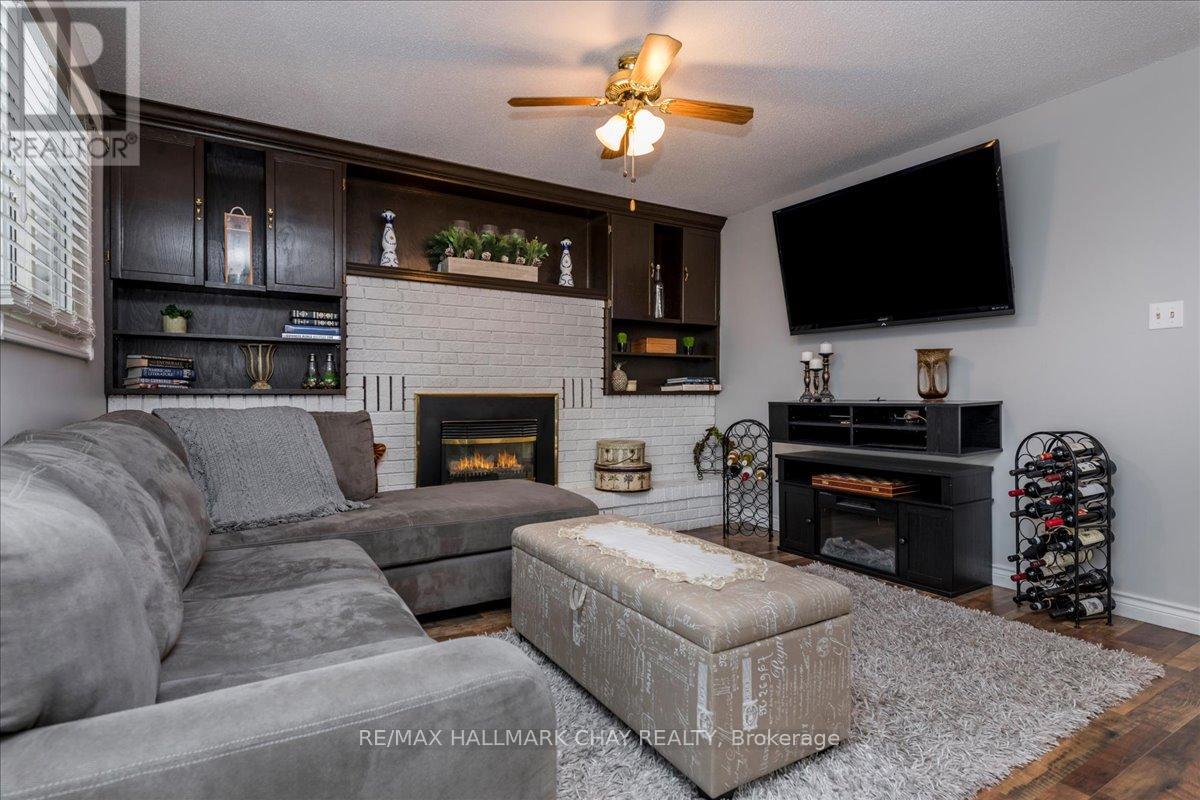 36 Ridgeway Avenue, Barrie (Allandale Heights), Ontario  L4N 5L2 - Photo 7 - S12892386