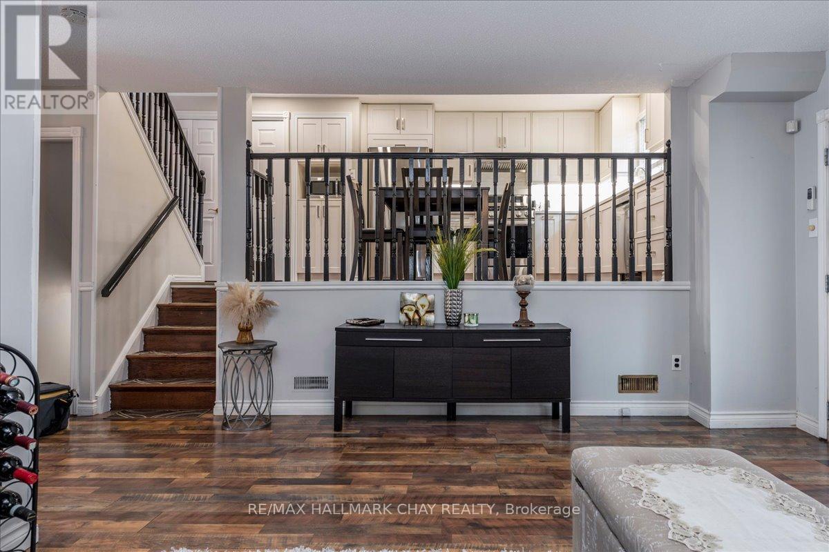 36 Ridgeway Avenue, Barrie (Allandale Heights), Ontario  L4N 5L2 - Photo 8 - S12892386