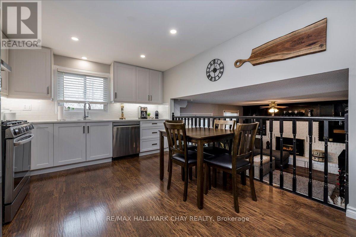 36 Ridgeway Avenue, Barrie (Allandale Heights), Ontario  L4N 5L2 - Photo 9 - S12892386