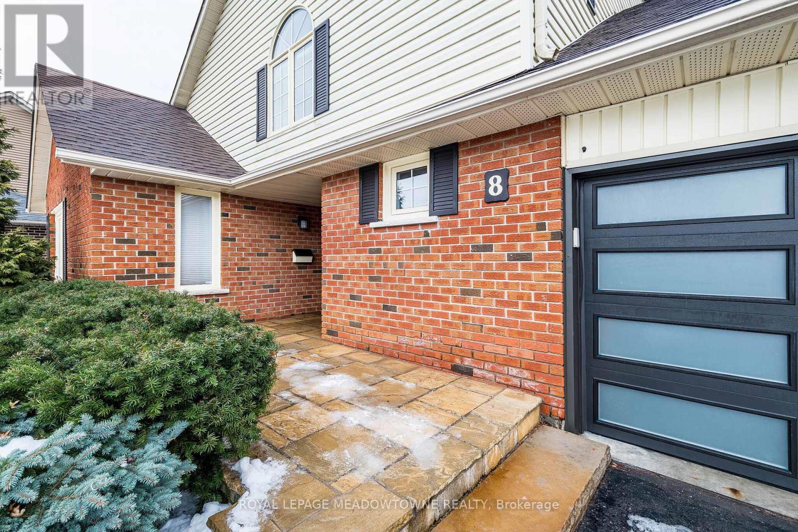 8 Wadsworth Circle, Brampton (Snelgrove), Ontario  L6Z 1W7 - Photo 4 - W12892346