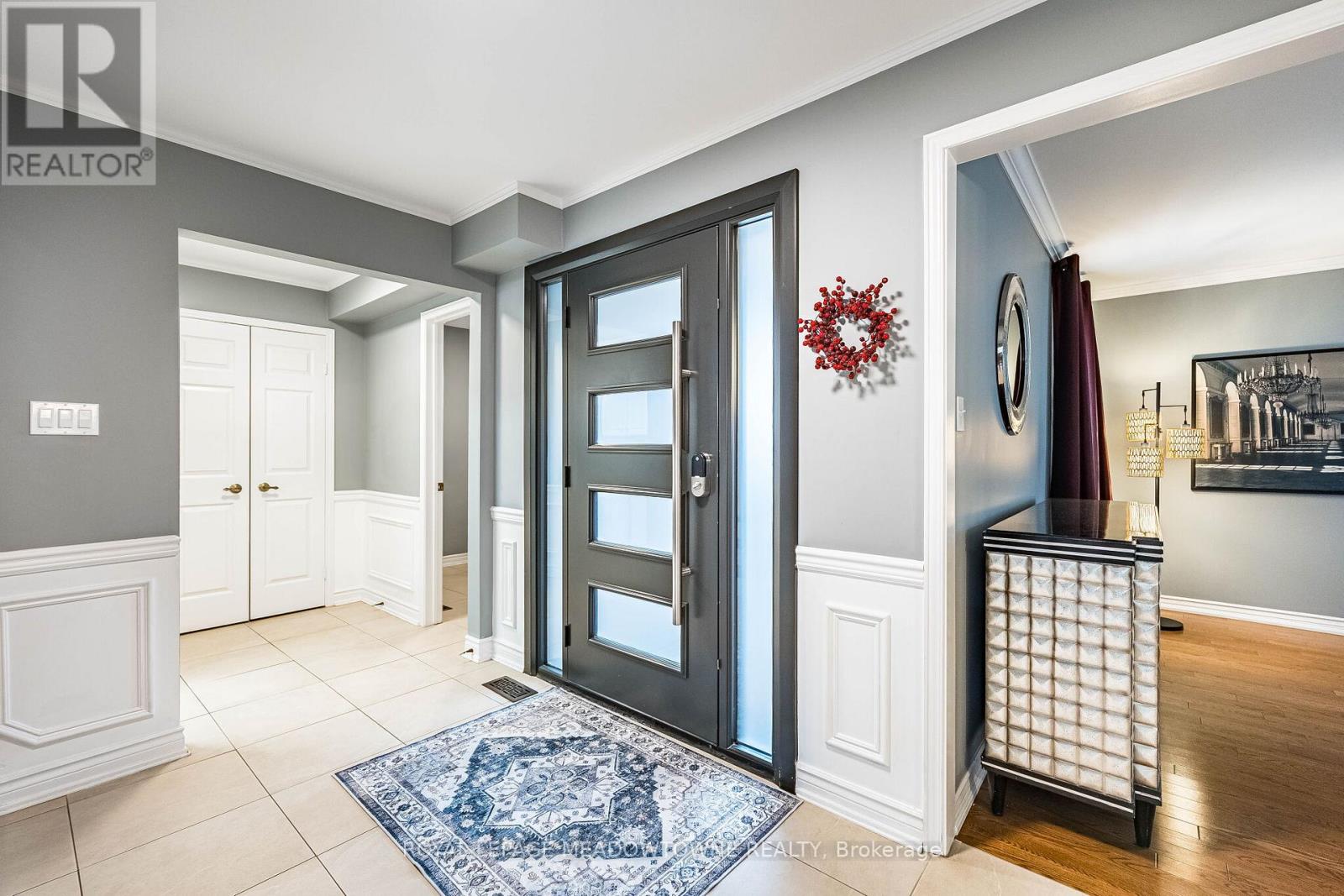 8 Wadsworth Circle, Brampton (Snelgrove), Ontario  L6Z 1W7 - Photo 5 - W12892346