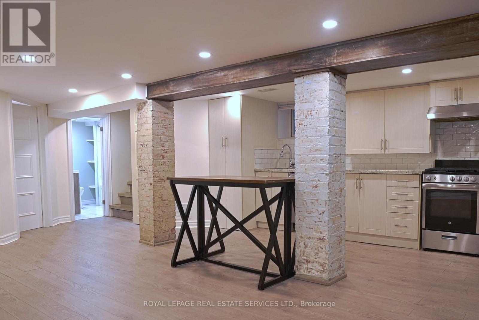 Lower - 285 Willard Avenue, Toronto (Runnymede-Bloor West Village), Ontario  M6S 3R1 - Photo 4 - W12892384