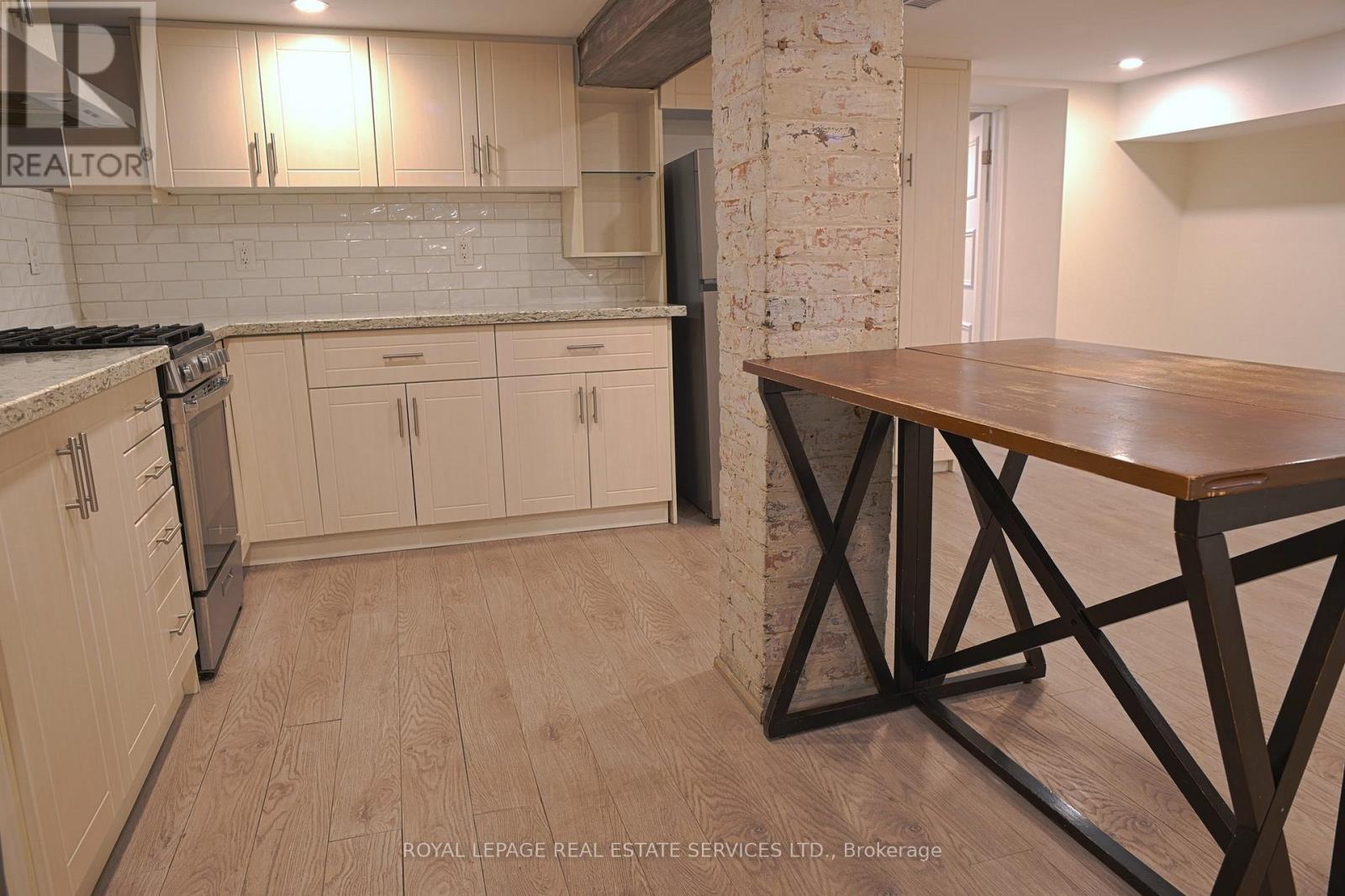 Lower - 285 Willard Avenue, Toronto (Runnymede-Bloor West Village), Ontario  M6S 3R1 - Photo 5 - W12892384