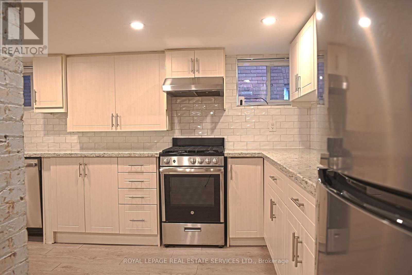 Lower - 285 Willard Avenue, Toronto (Runnymede-Bloor West Village), Ontario  M6S 3R1 - Photo 7 - W12892384