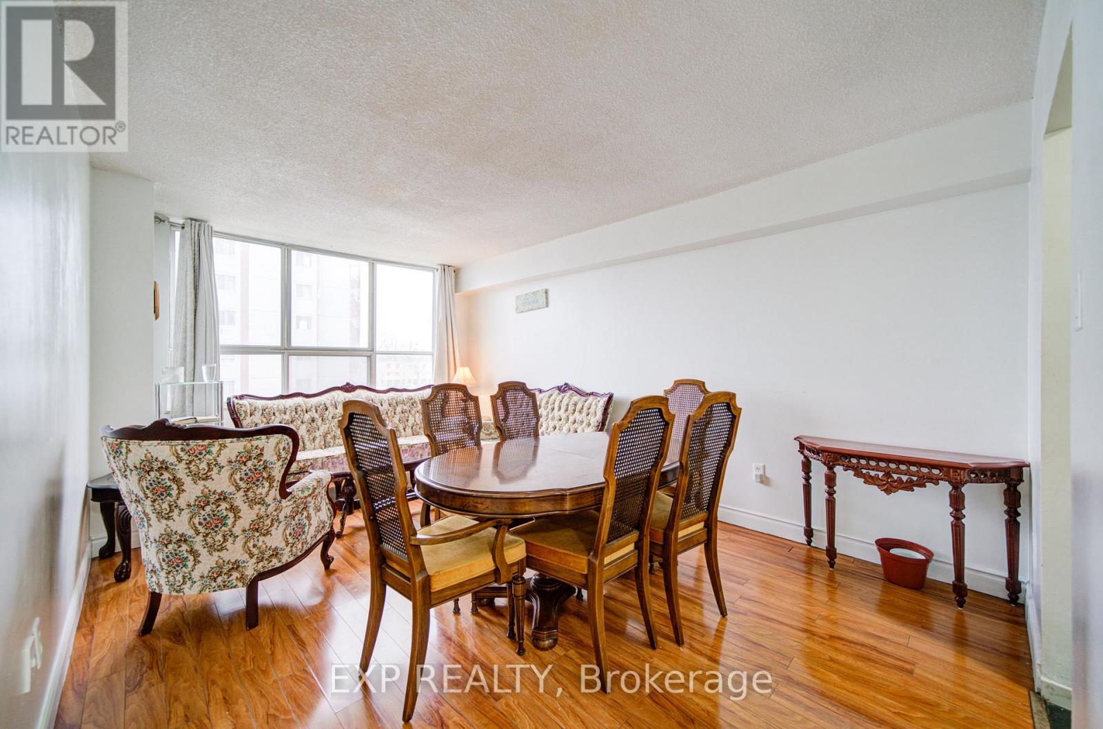 402 - 50 Lotherton Pathway, Toronto (Yorkdale-Glen Park), Ontario  M6B 2G8 - Photo 9 - W12892402