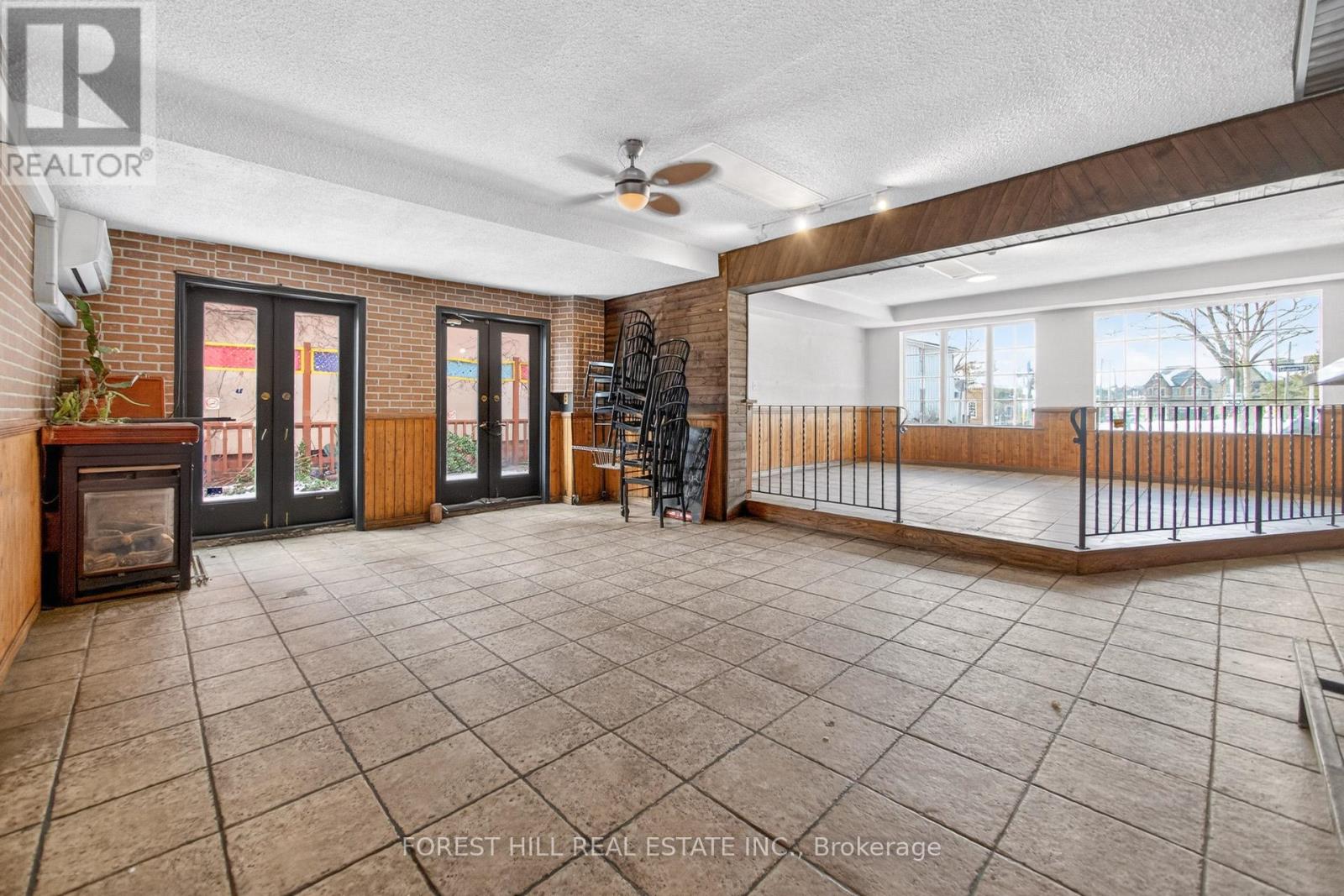 277 Queen Street S, Mississauga (Streetsville), Ontario  L5M 1L9 - Photo 10 - W12892426