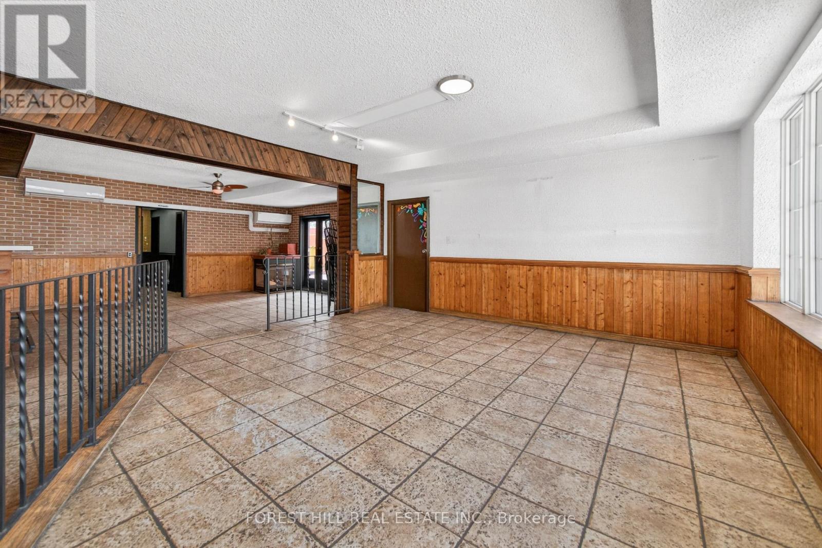 277 Queen Street S, Mississauga (Streetsville), Ontario  L5M 1L9 - Photo 17 - W12892426