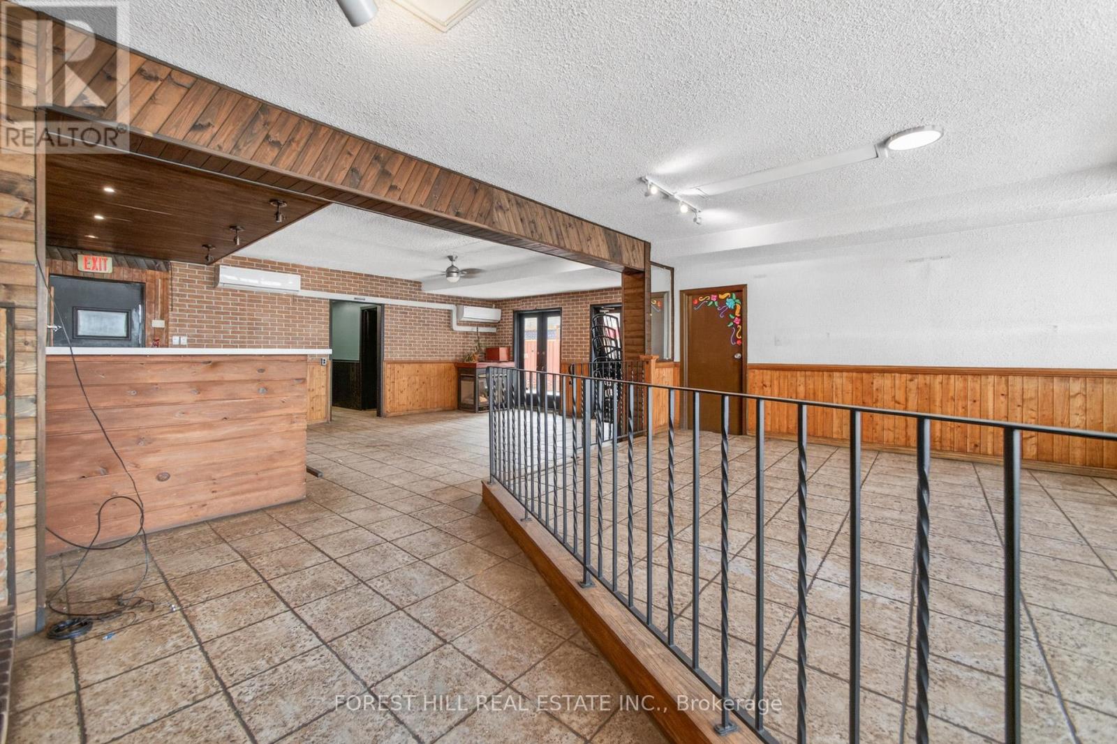 277 Queen Street S, Mississauga (Streetsville), Ontario  L5M 1L9 - Photo 8 - W12892426