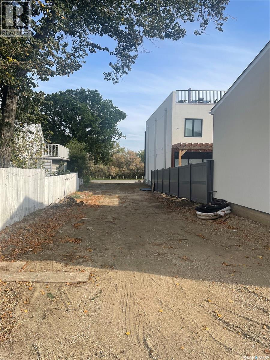 1551 Spadina Crescent E, Saskatoon, Saskatchewan  S7K 3J3 - Photo 4 - SK030659