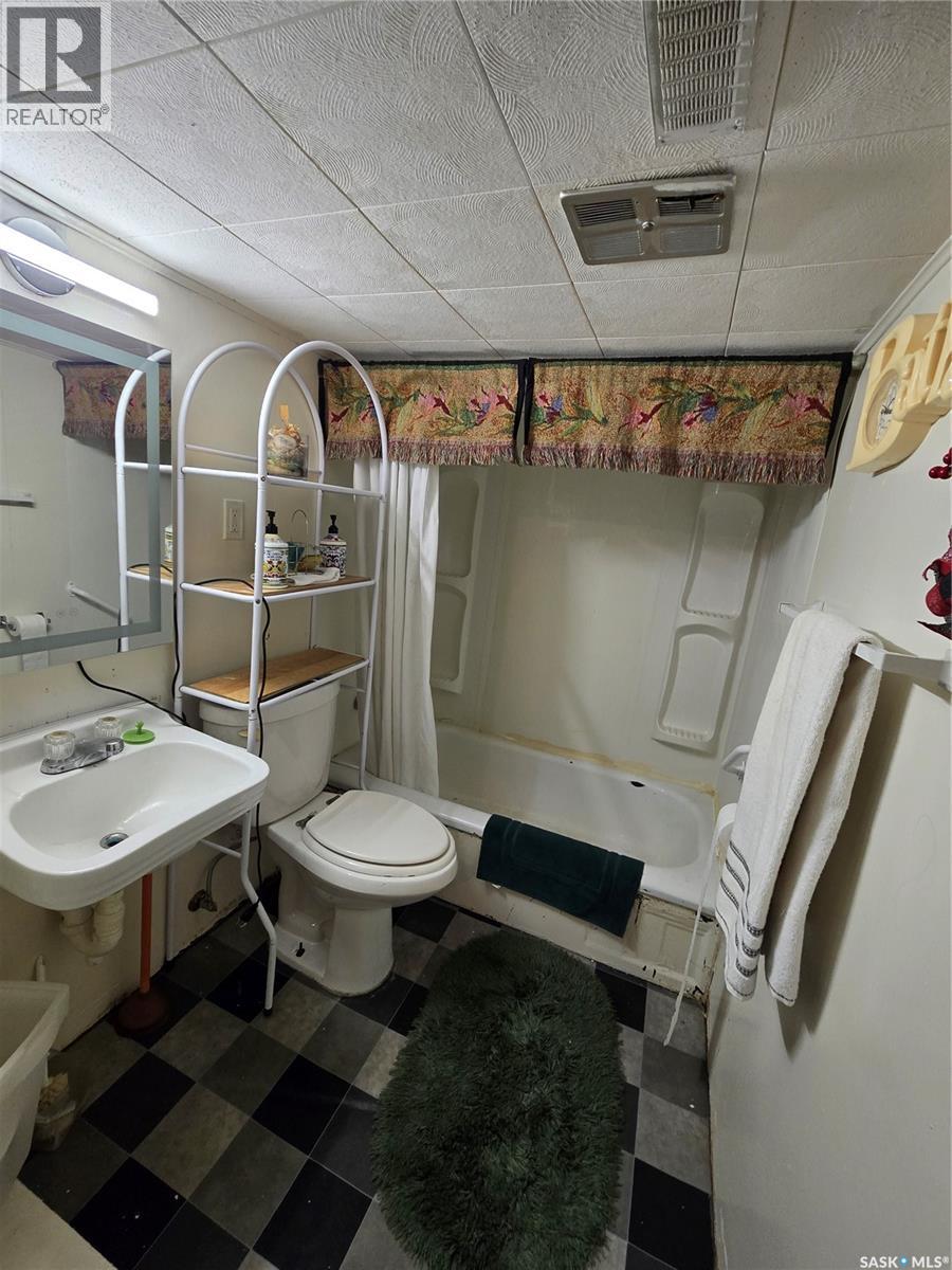 676 3rd Avenue Ne, Swift Current, Saskatchewan  S9H 2H5 - Photo 24 - SK030656