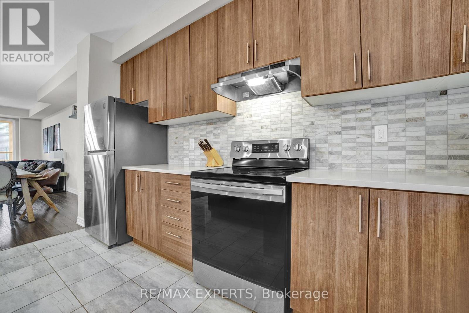 15 Rapids Lane, Hamilton (Vincent), Ontario  L8K 0A3 - Photo 11 - X12892354