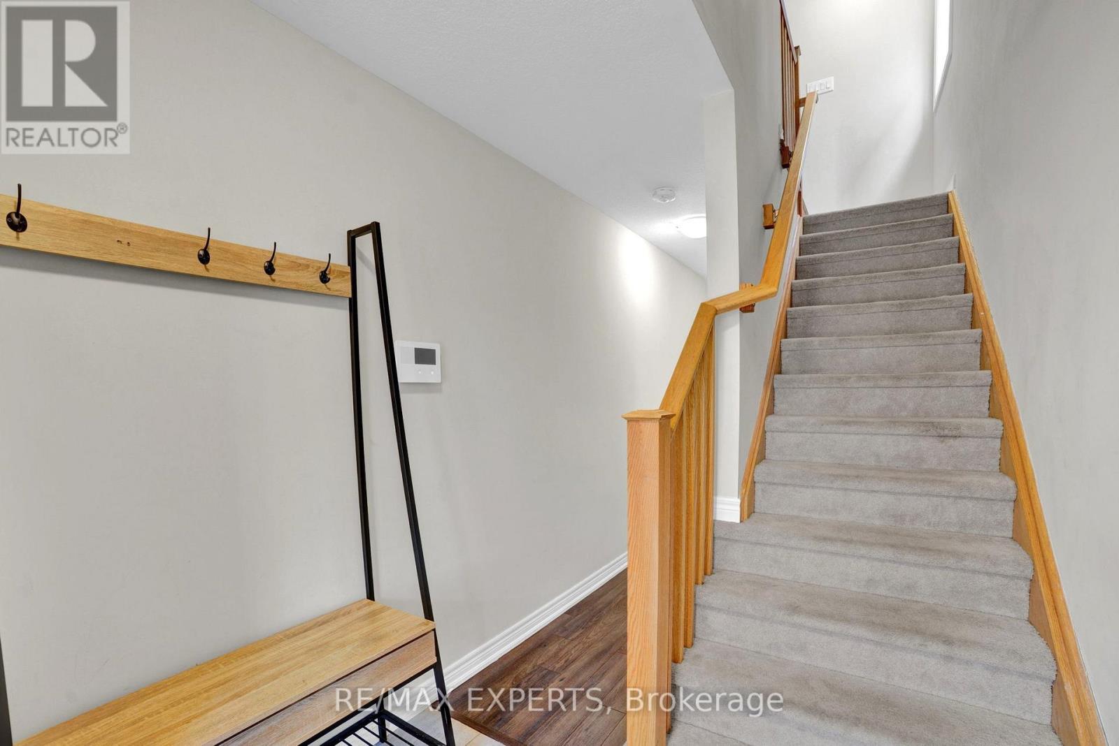 15 Rapids Lane, Hamilton (Vincent), Ontario  L8K 0A3 - Photo 4 - X12892354