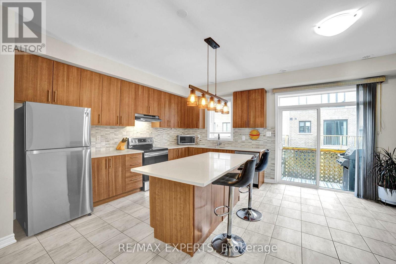 15 Rapids Lane, Hamilton (Vincent), Ontario  L8K 0A3 - Photo 9 - X12892354