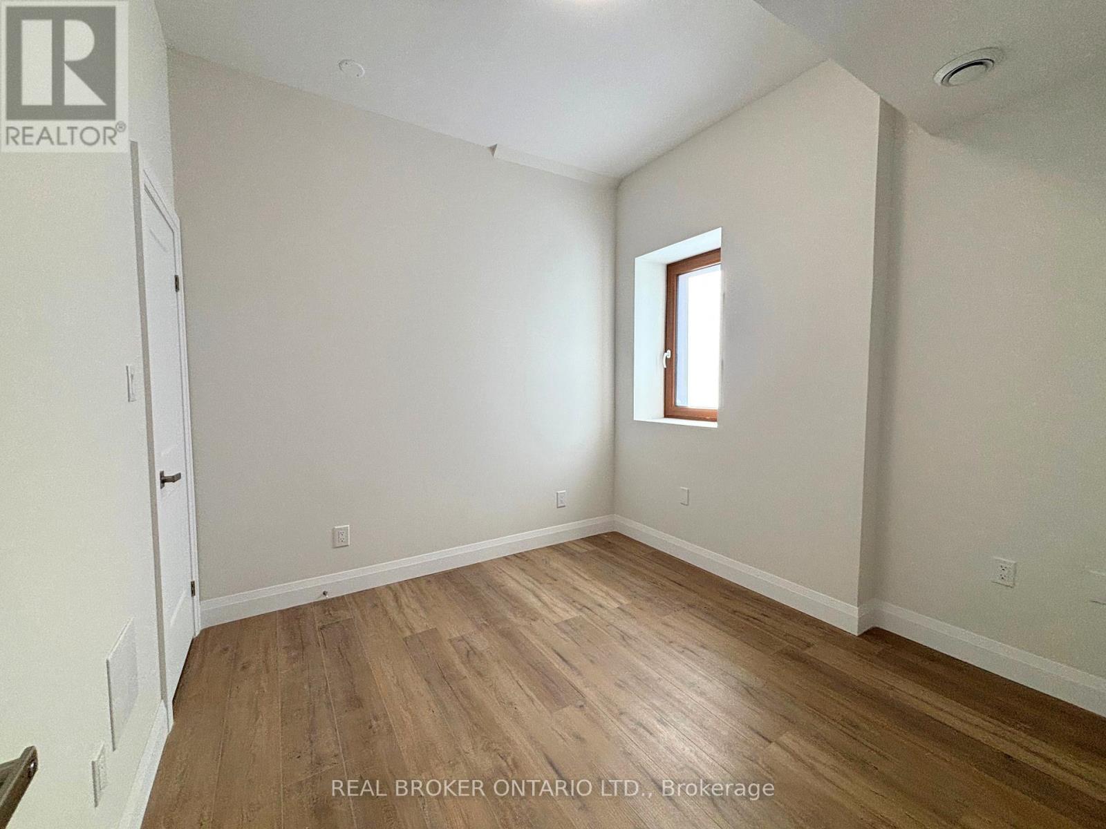 5 - 6 Caithness Street E, Haldimand, Ontario  N3W 1B7 - Photo 4 - X12892424