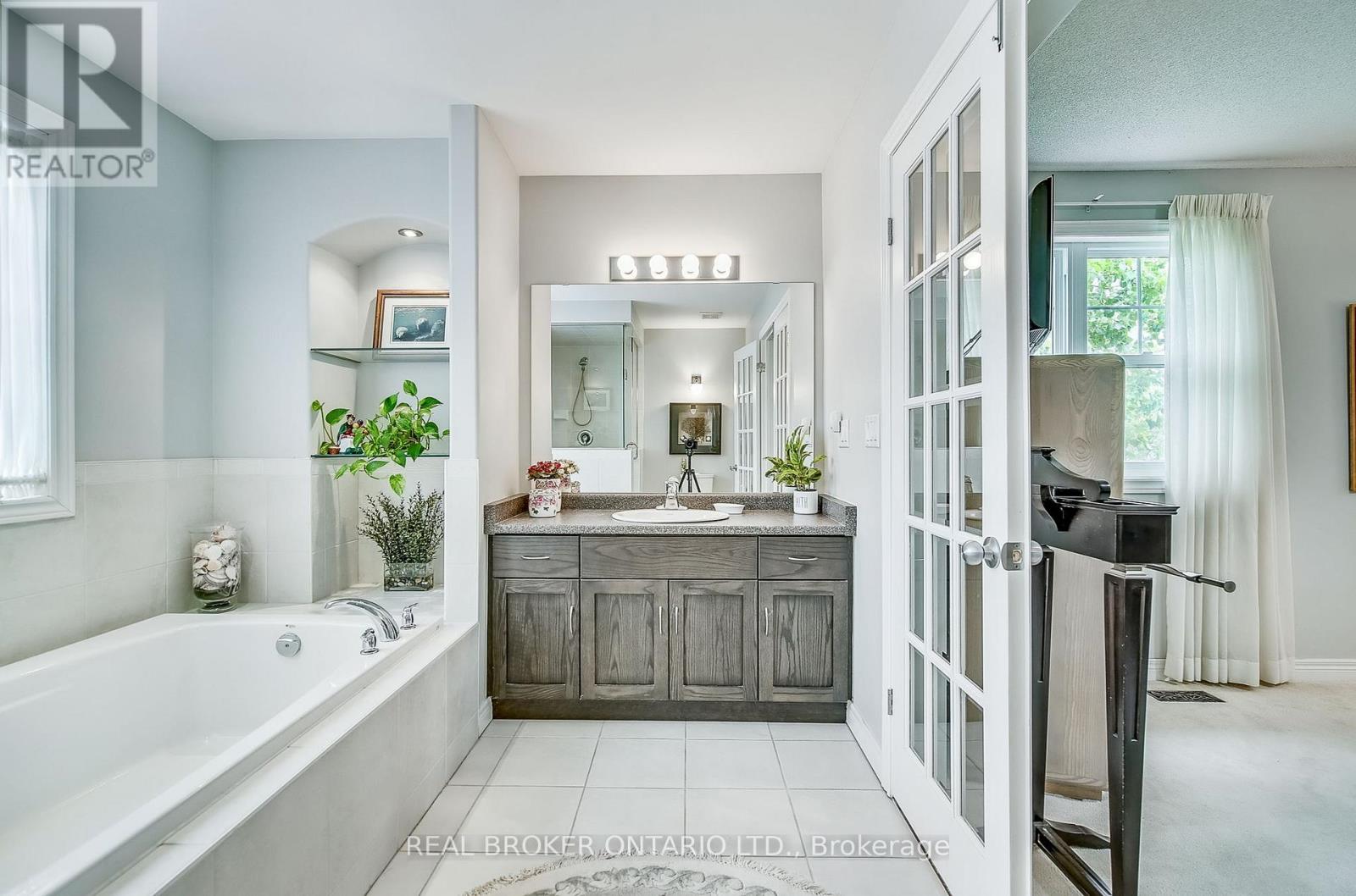 16 - 5 Liddycoat Lane, Hamilton (Ancaster), Ontario  L9G 0A7 - Photo 25 - X12892428