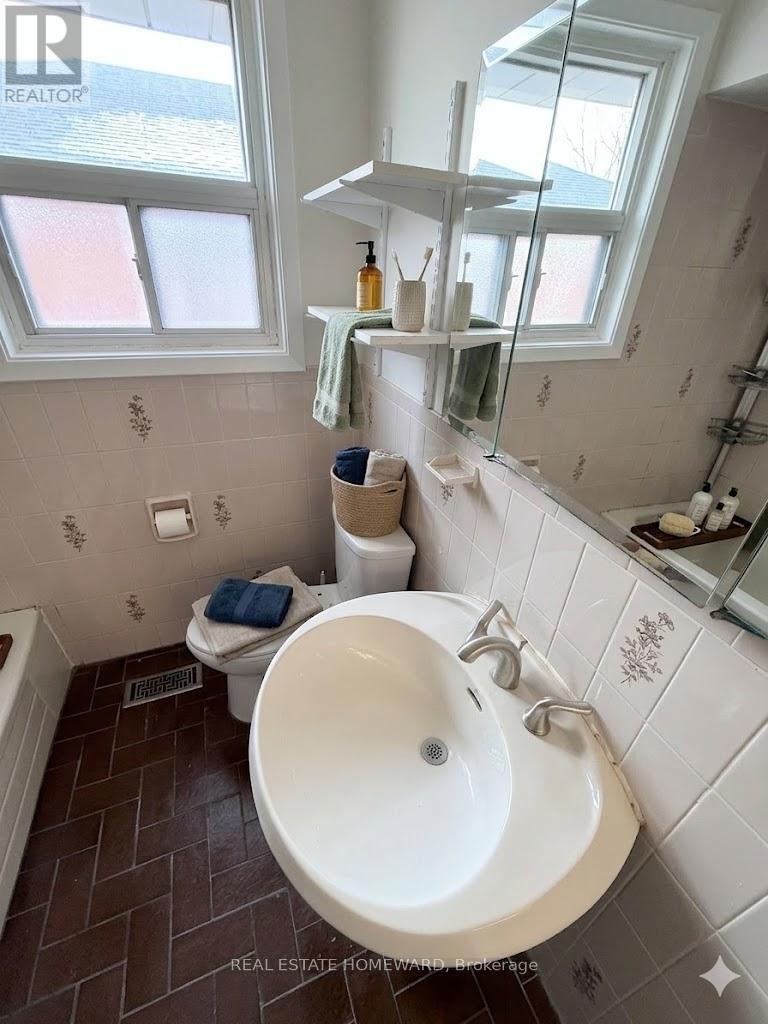 7 Dunlop Avenue, Toronto (Clairlea-Birchmount), Ontario  M1K 1K8 - Photo 20 - E12786928