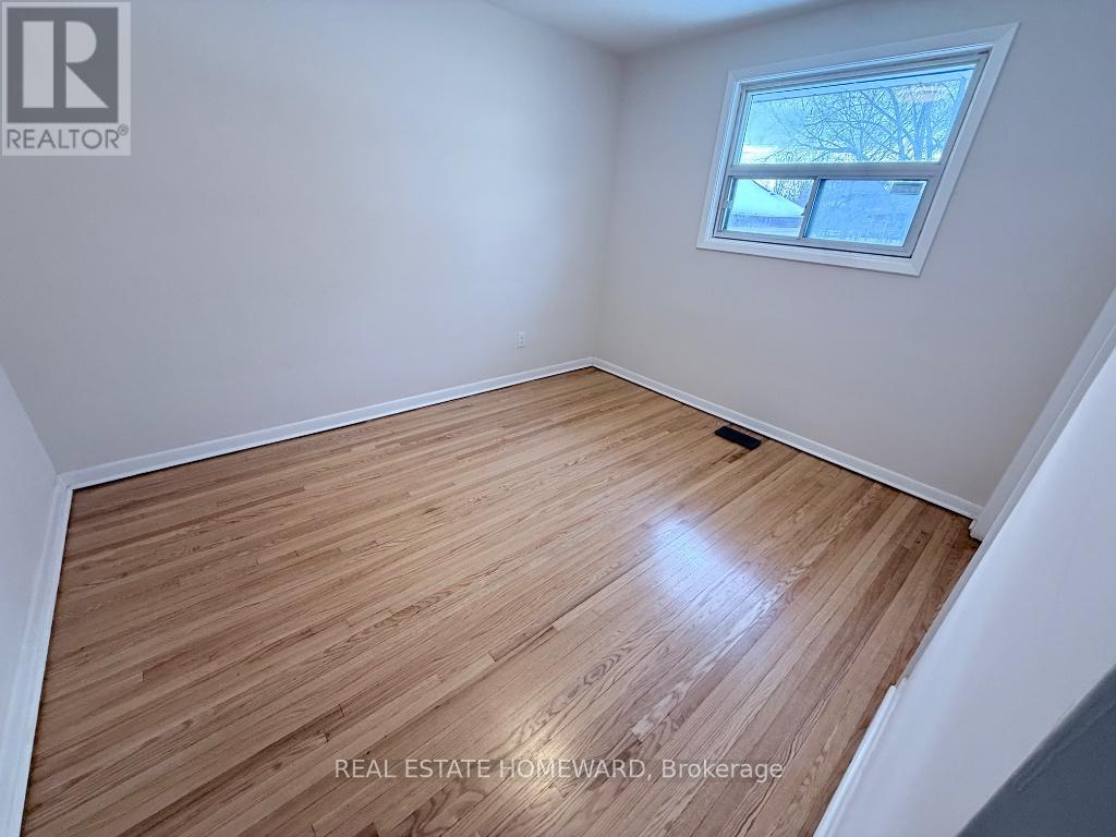 7 Dunlop Avenue, Toronto (Clairlea-Birchmount), Ontario  M1K 1K8 - Photo 17 - E12786928