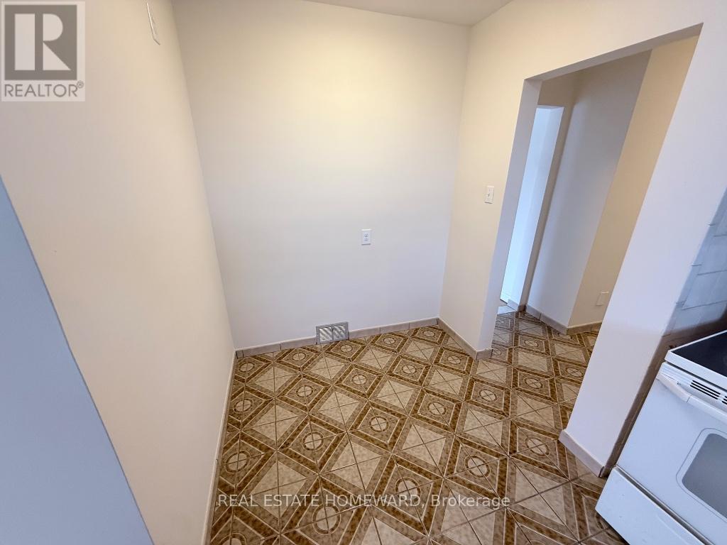 7 Dunlop Avenue, Toronto (Clairlea-Birchmount), Ontario  M1K 1K8 - Photo 13 - E12786928