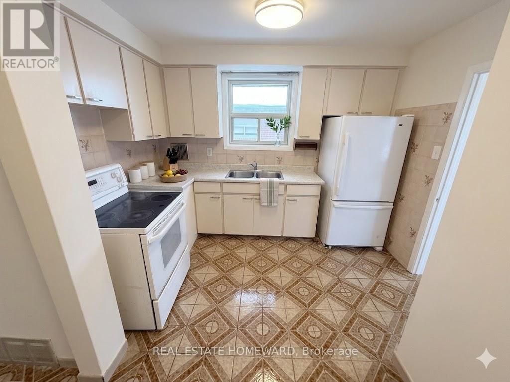 7 Dunlop Avenue, Toronto (Clairlea-Birchmount), Ontario  M1K 1K8 - Photo 10 - E12786928