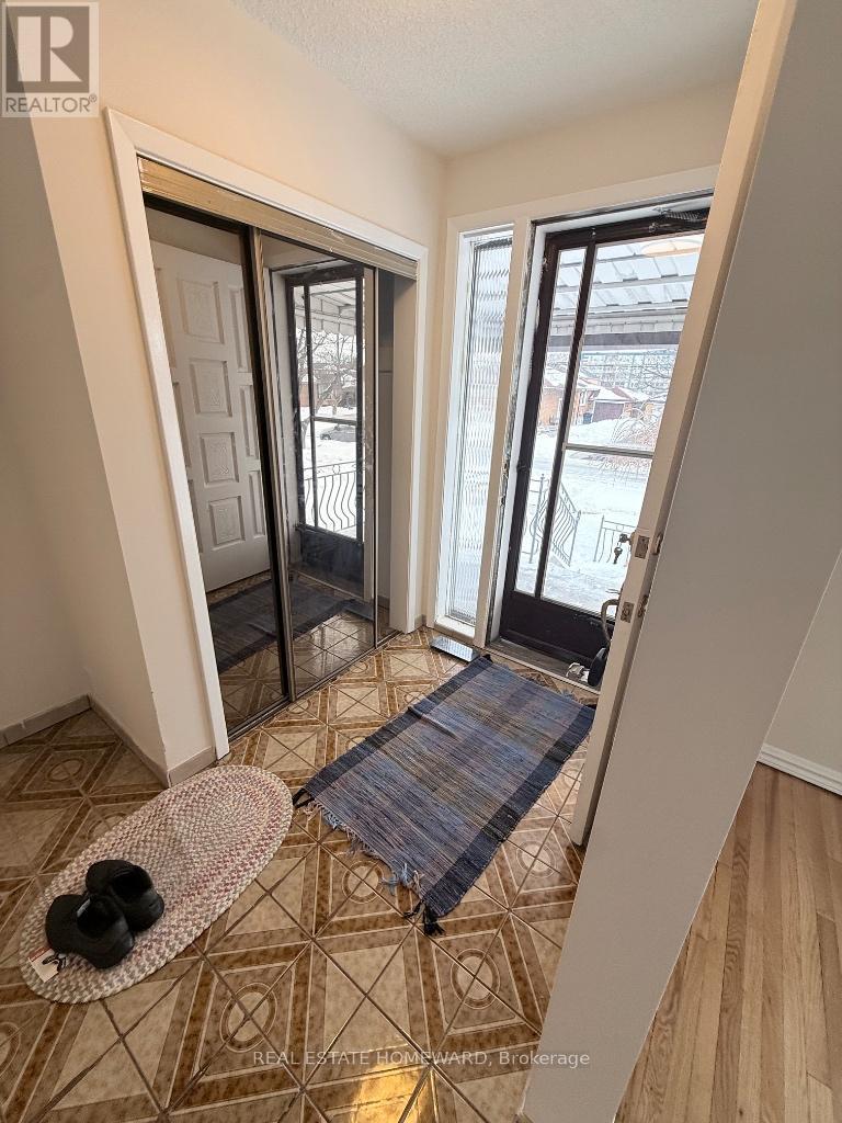 7 Dunlop Avenue, Toronto (Clairlea-Birchmount), Ontario  M1K 1K8 - Photo 7 - E12786928