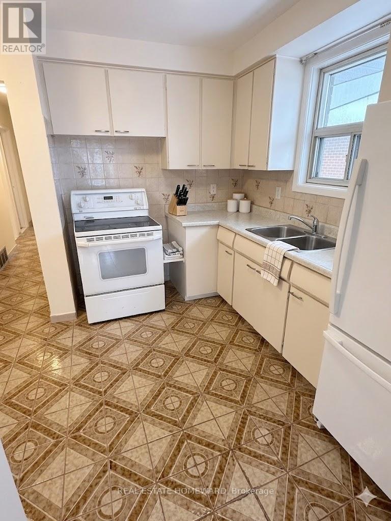 7 Dunlop Avenue, Toronto (Clairlea-Birchmount), Ontario  M1K 1K8 - Photo 8 - E12786928