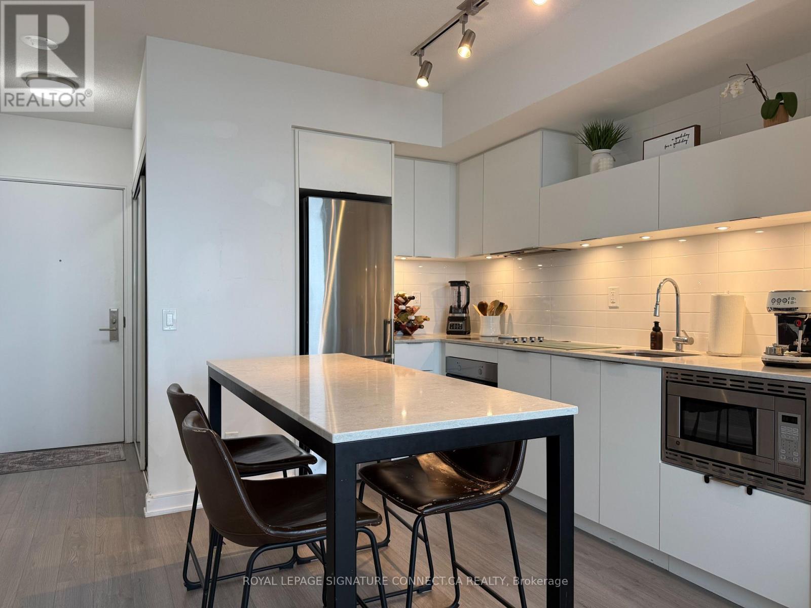 2808 - 20 Thomas Riley Road, Toronto, Ontario  M9B 0C3 - Photo 8 - W12890968