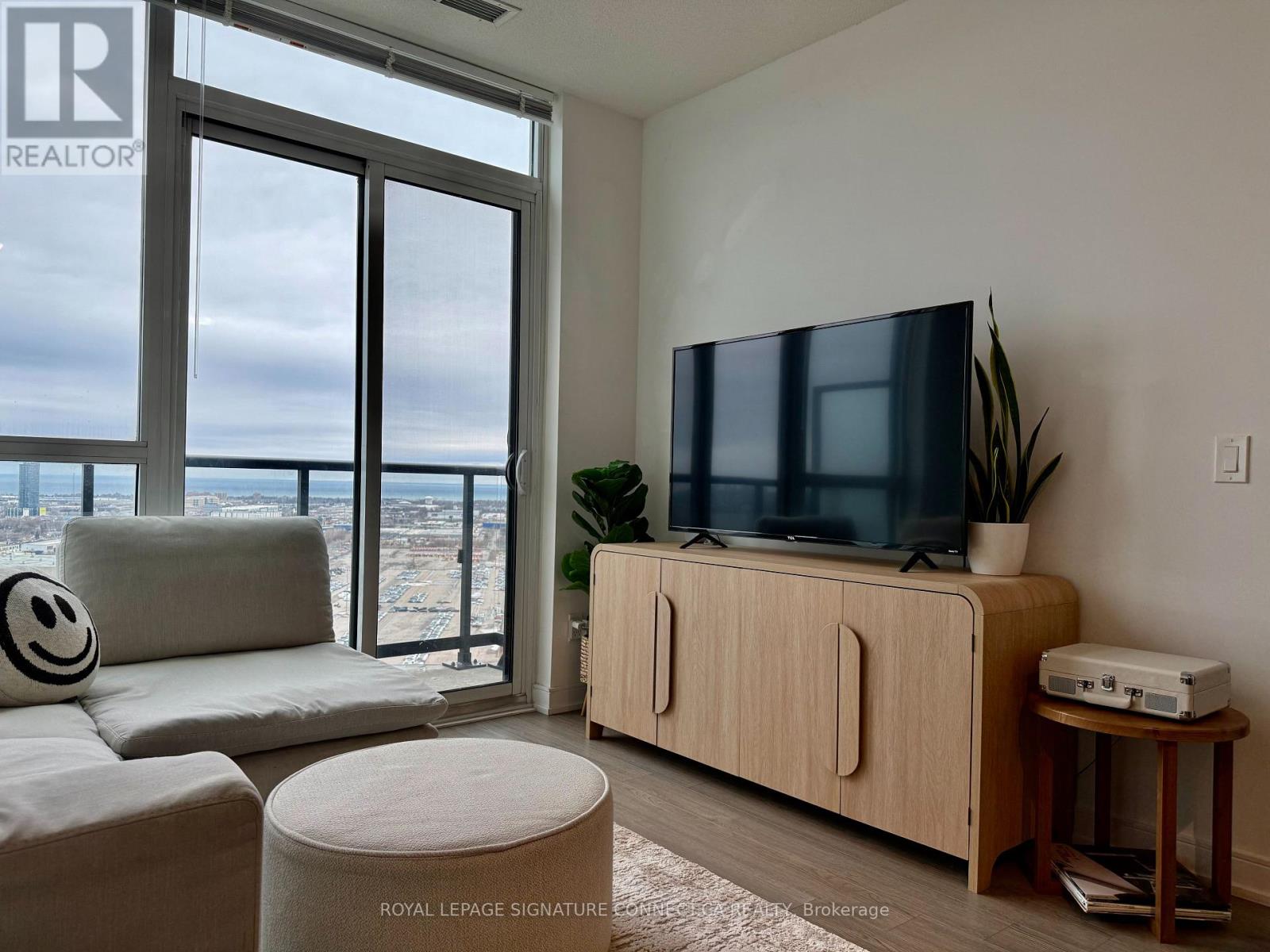 2808 - 20 Thomas Riley Road, Toronto, Ontario  M9B 0C3 - Photo 11 - W12890968