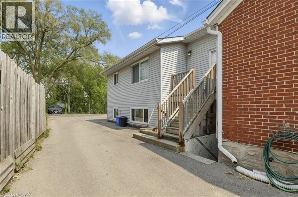 839 Stirling Avenue S, Kitchener, Ontario  N2L 2M6 - Photo 3 - 40794075