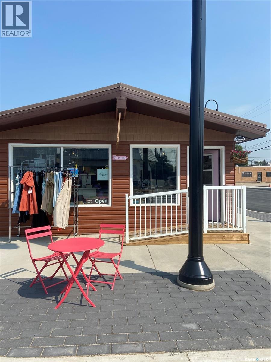 200 1st Street S, Wakaw, Saskatchewan  S0K 4P0 - Photo 1 - SK030188