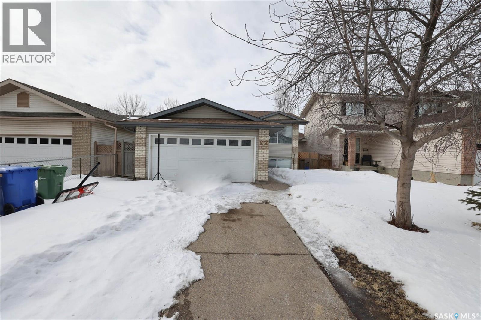 1636 Violet Crescent N, Regina, Saskatchewan  S4X 4L7 - Photo 4 - SK030424