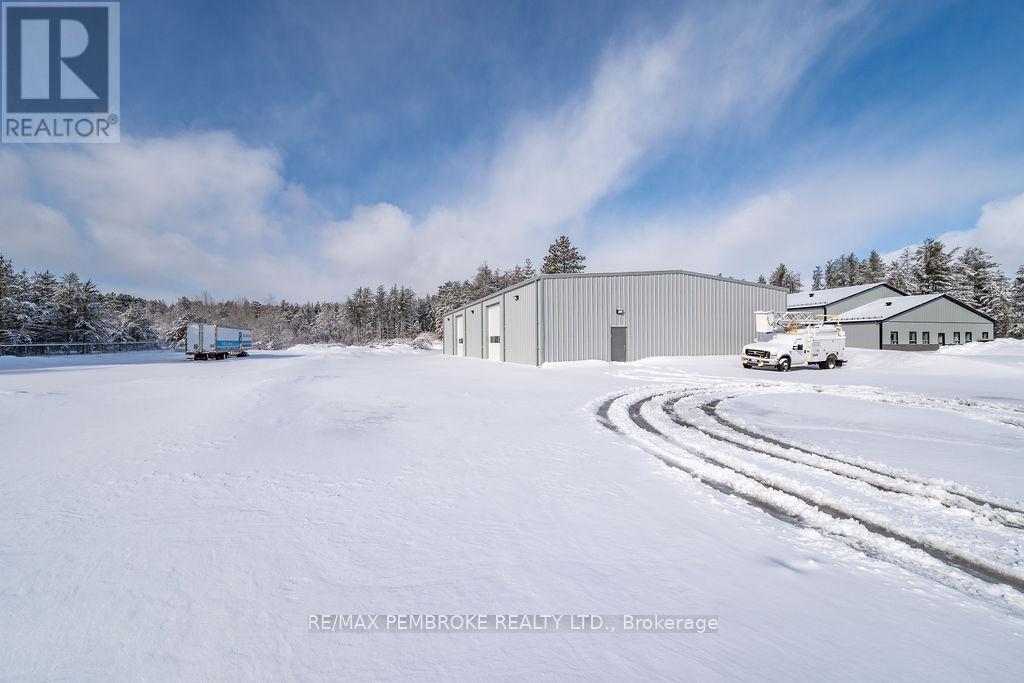 99 Industrial Avenue, Petawawa, Ontario  K8H 2W8 - Photo 3 - X12891116