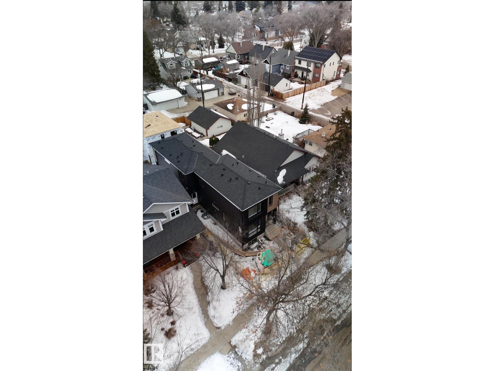 10352/10354 147 St Nw Nw, Edmonton, Alberta  T5N 3C3 - Photo 3 - E4477391