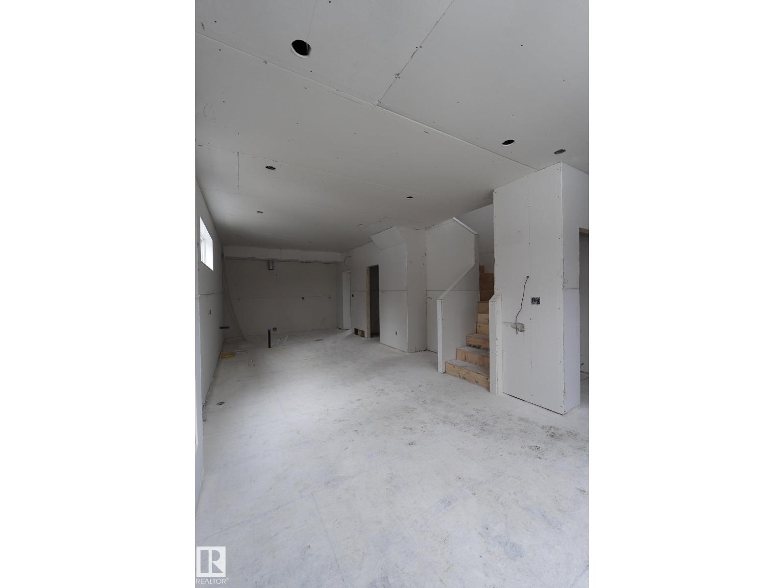 10352/10354 147 St Nw Nw, Edmonton, Alberta  T5N 3C3 - Photo 4 - E4477391