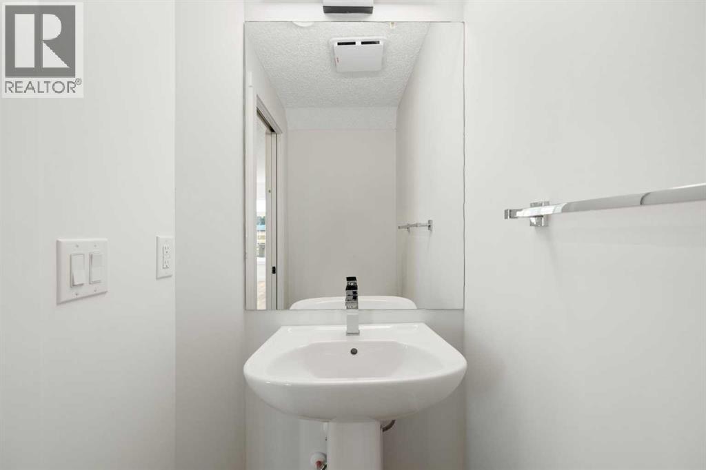 101, 156 Park Street, Cochrane, Alberta  T4C 2B8 - Photo 10 - A2290501