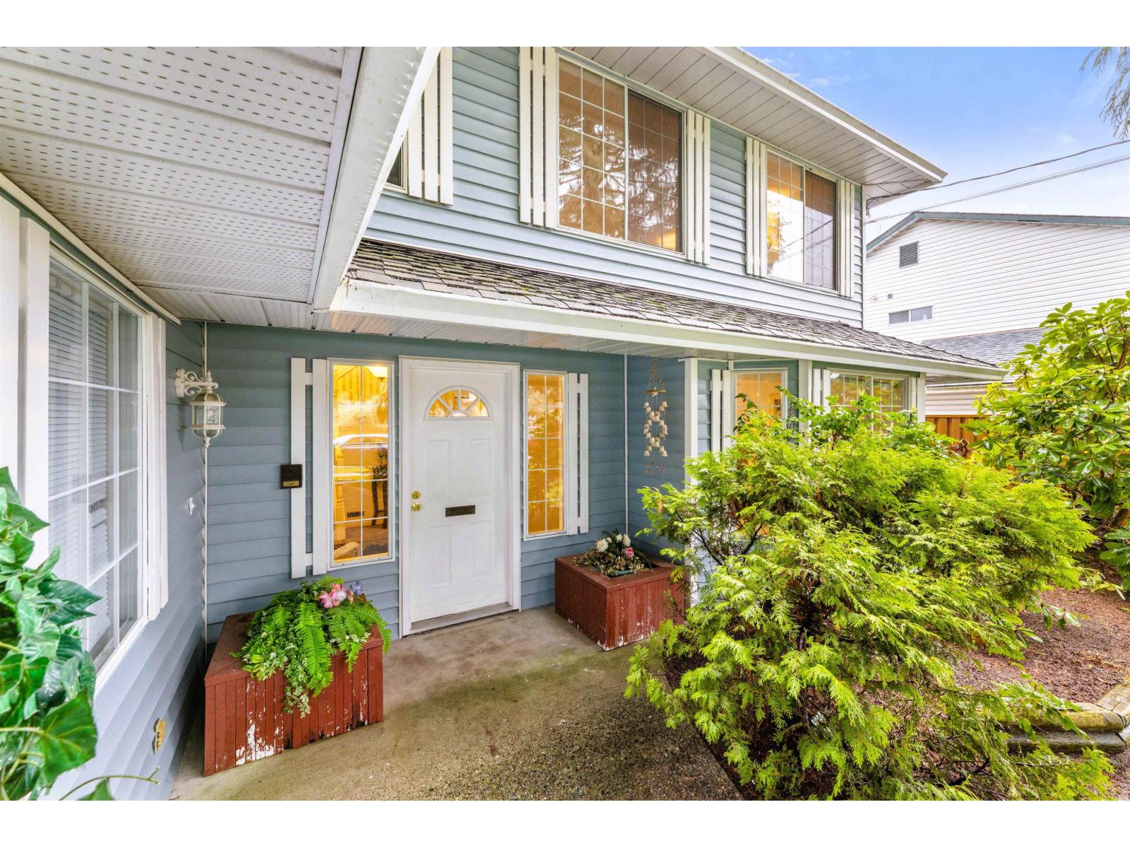 11077 154 Street, Surrey, British Columbia  V3R 6V7 - Photo 3 - R3091518