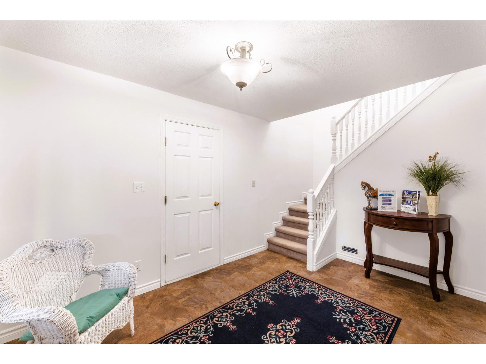 11077 154 Street, Surrey, British Columbia  V3R 6V7 - Photo 5 - R3091518