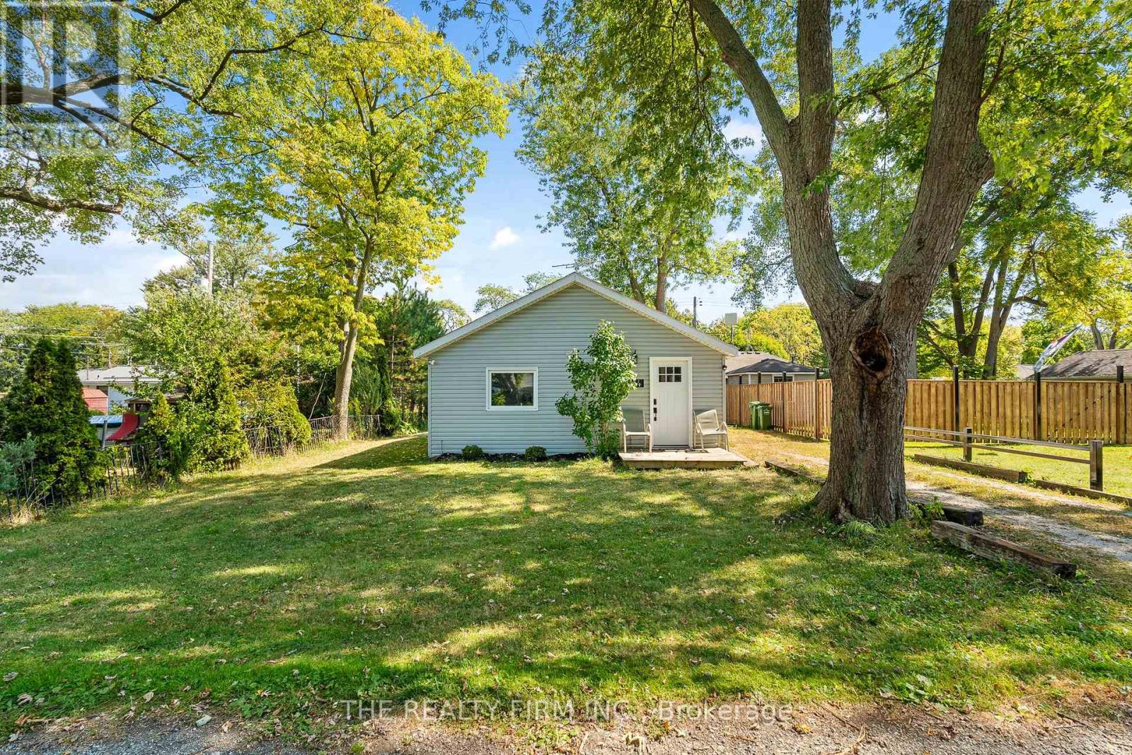 144 Lincoln Court, Essex, Ontario  N0R 1G0 - Photo 4 - X12892460