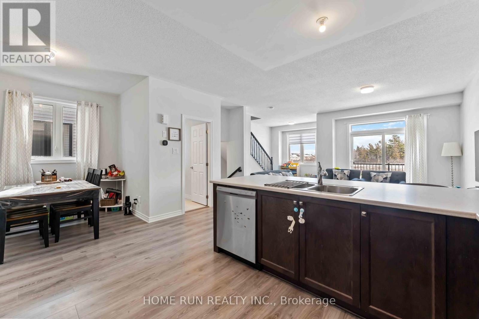 2084 Leinster Circle, Ottawa, Ontario  K2S 2Z5 - Photo 11 - X12892502