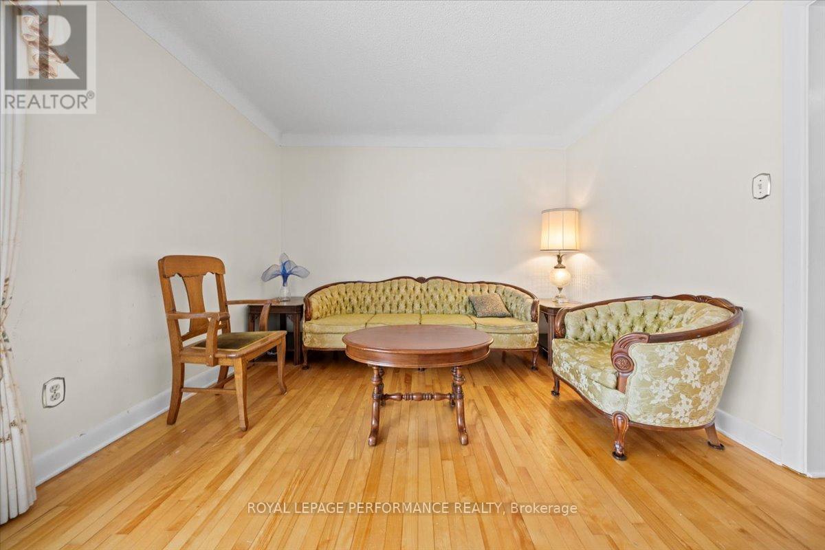 1075 Secord Avenue, Ottawa, Ontario  K1H 8C7 - Photo 7 - X12892590