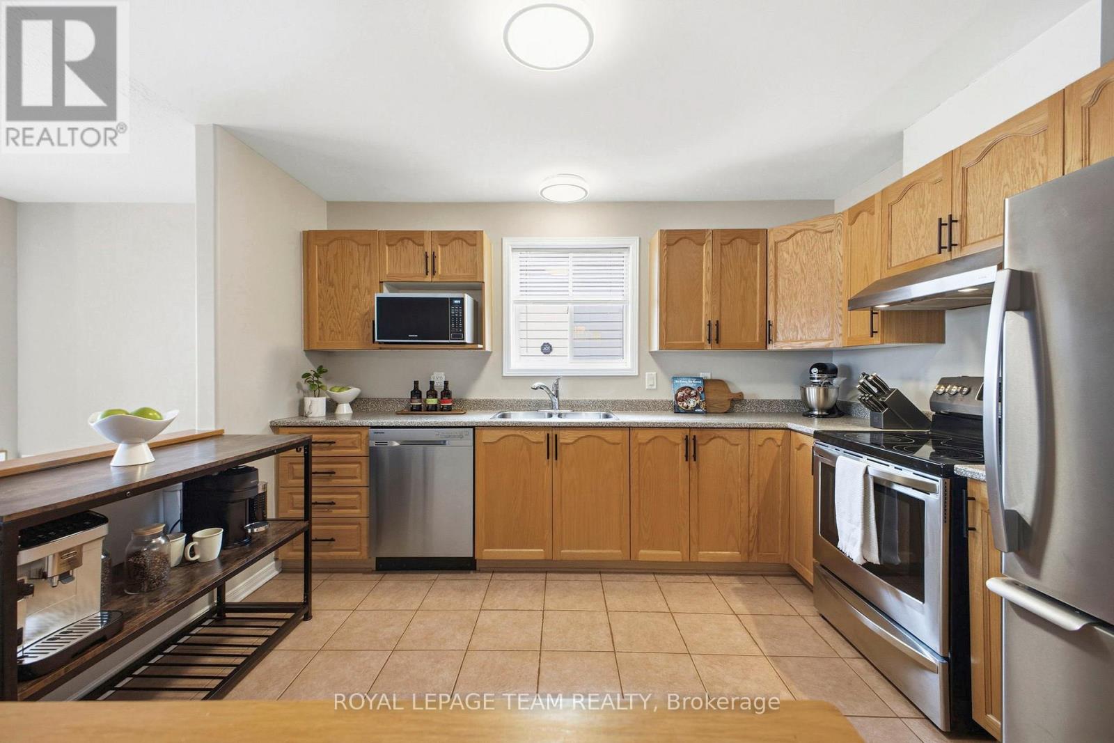 85 Splinter Crescent, Ottawa, Ontario  K2B 1B3 - Photo 12 - X12892690