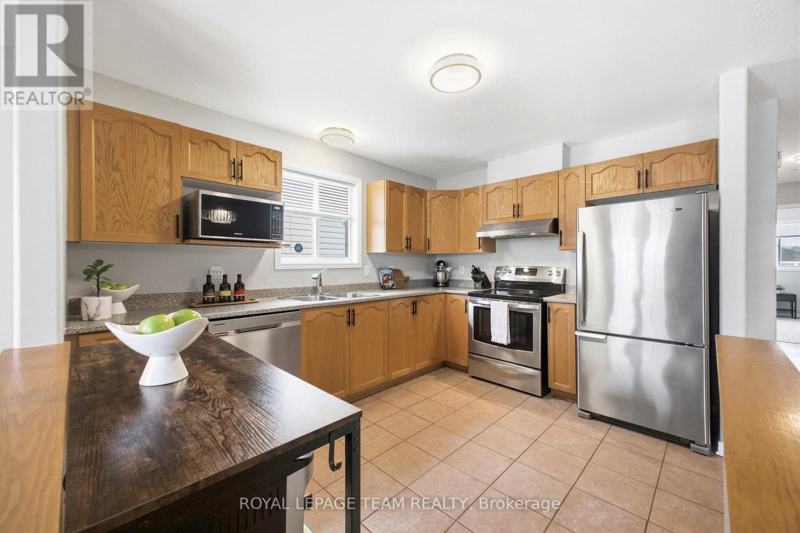 85 Splinter Crescent, Ottawa, Ontario  K2B 1B3 - Photo 13 - X12892690