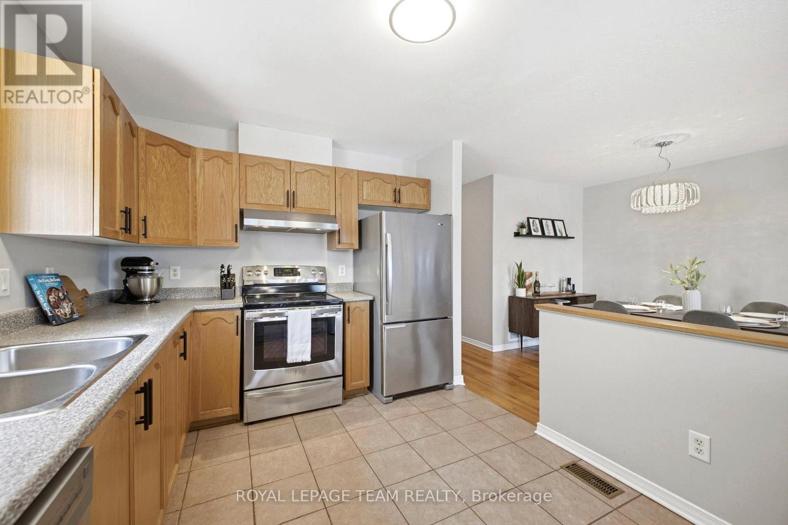 85 Splinter Crescent, Ottawa, Ontario  K2B 1B3 - Photo 15 - X12892690