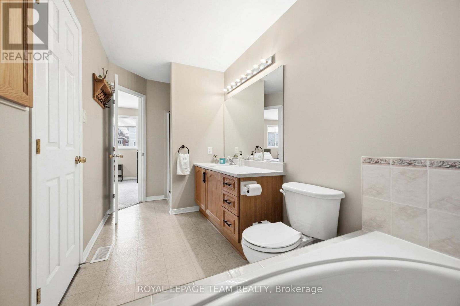 85 Splinter Crescent, Ottawa, Ontario  K2B 1B3 - Photo 18 - X12892690