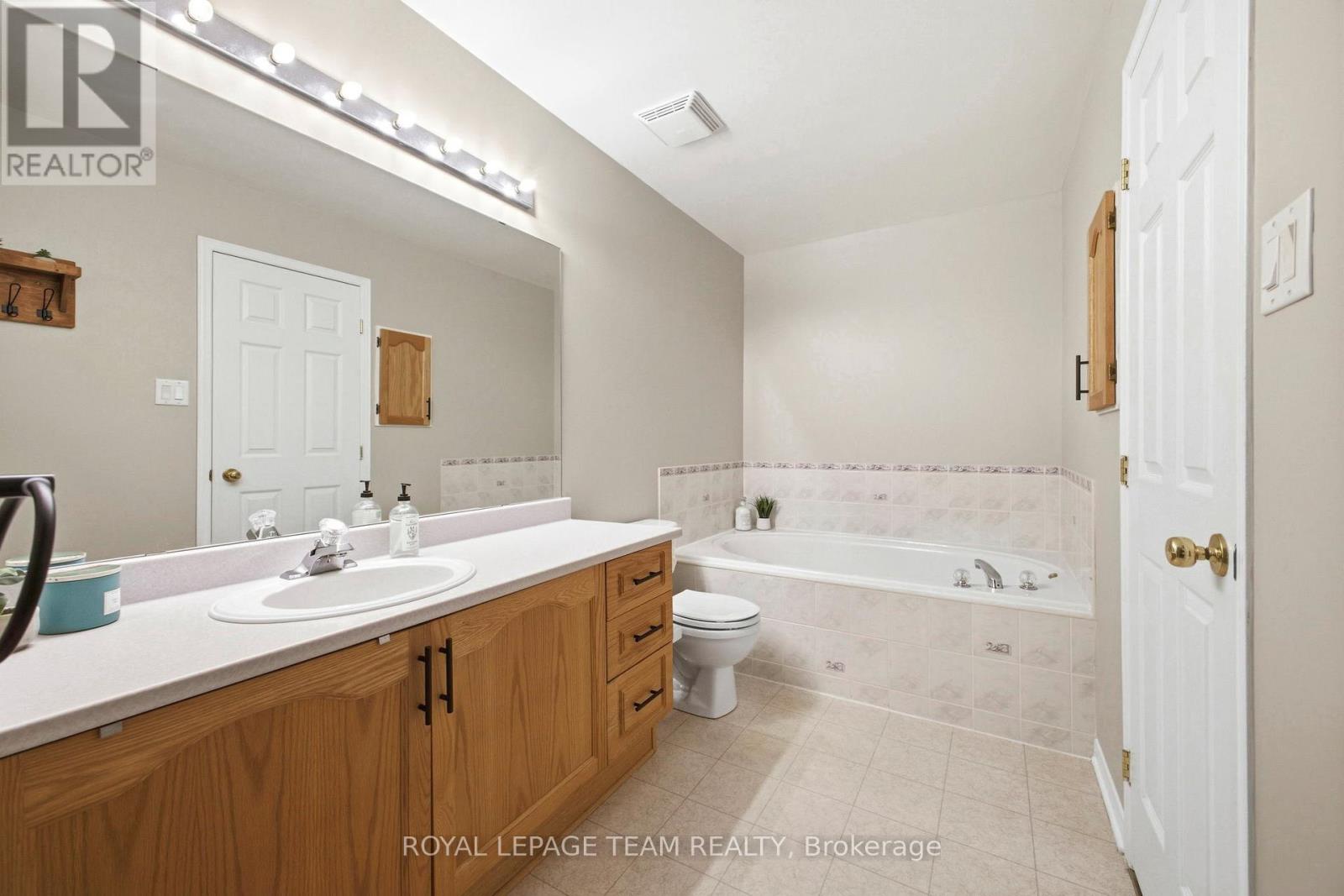 85 Splinter Crescent, Ottawa, Ontario  K2B 1B3 - Photo 19 - X12892690